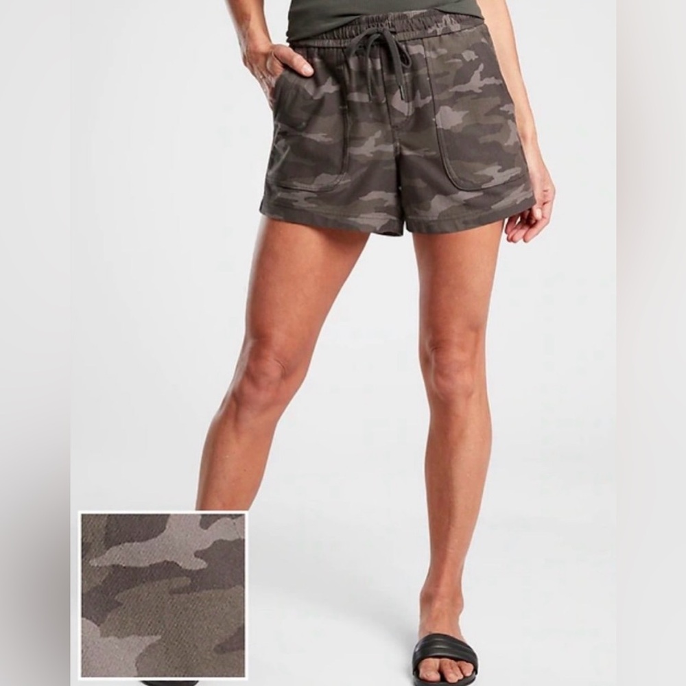 NWT Athleta size 18 camo farallon short